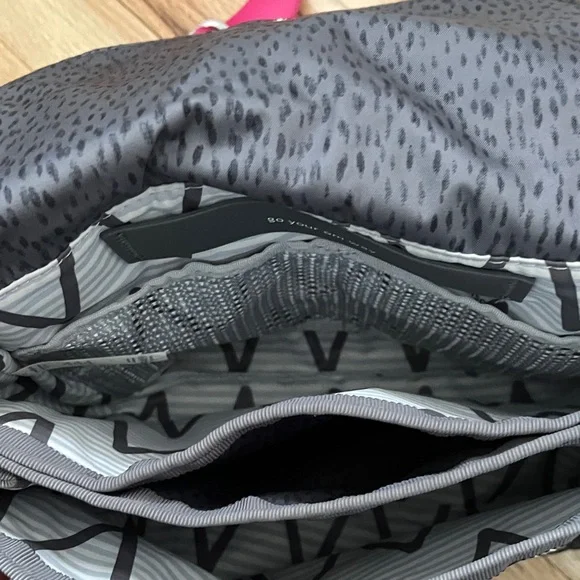 lululemon athletica Party Om Crossbody Bag/Belt Bag - Picture 5 of 7